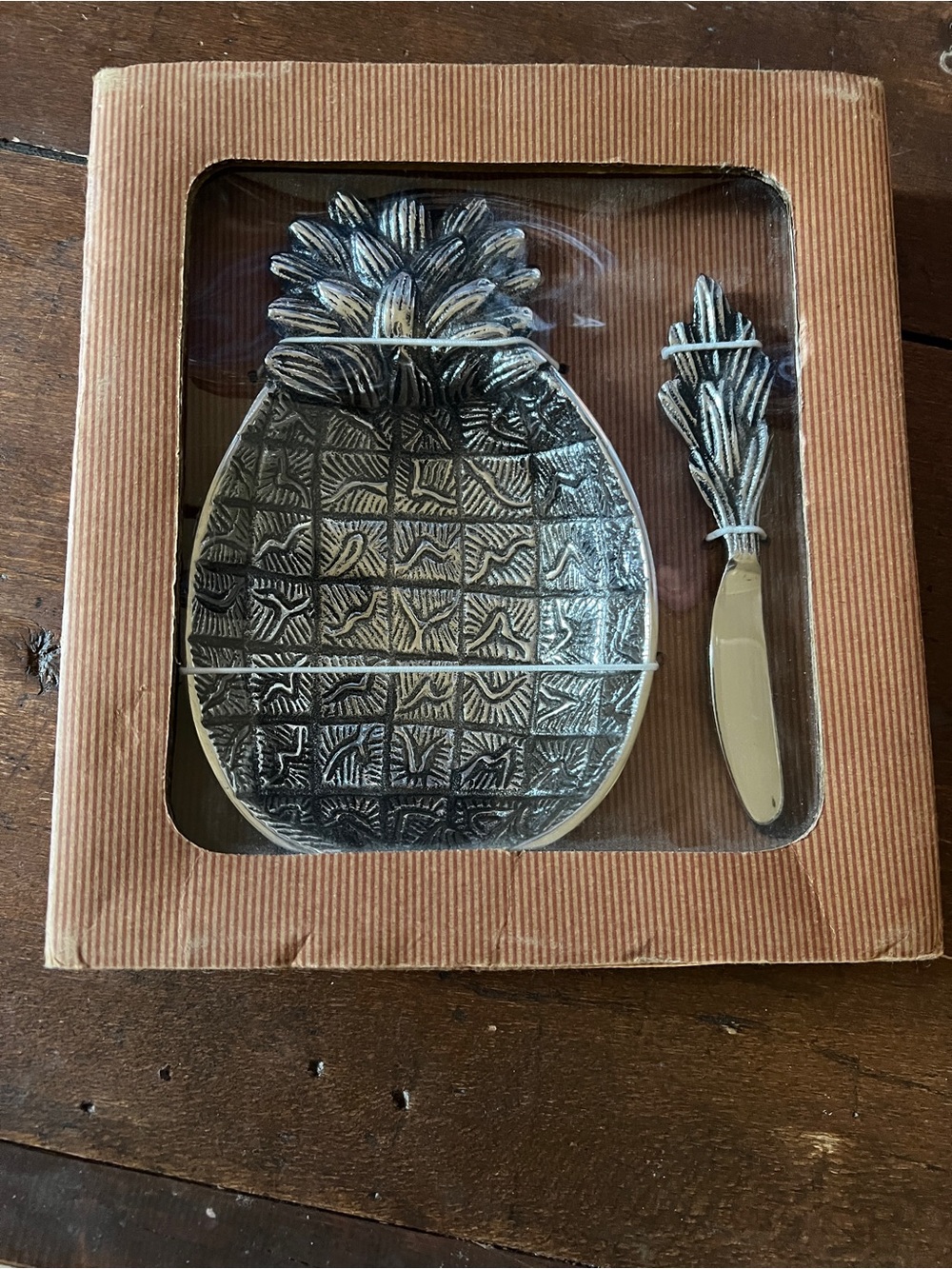 New Metal Pineapple Server Bowl and Spreader Knife